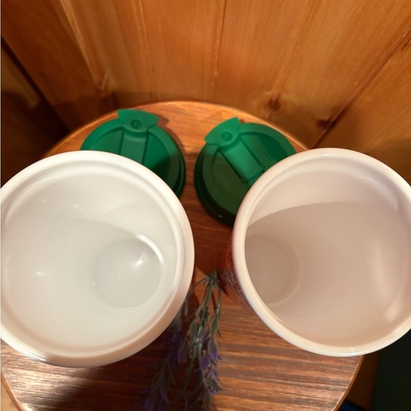 Set of Universal Studios Christmas Santa
Souvenir CocaCola plastic Refill Cup - Picture 6 of 8